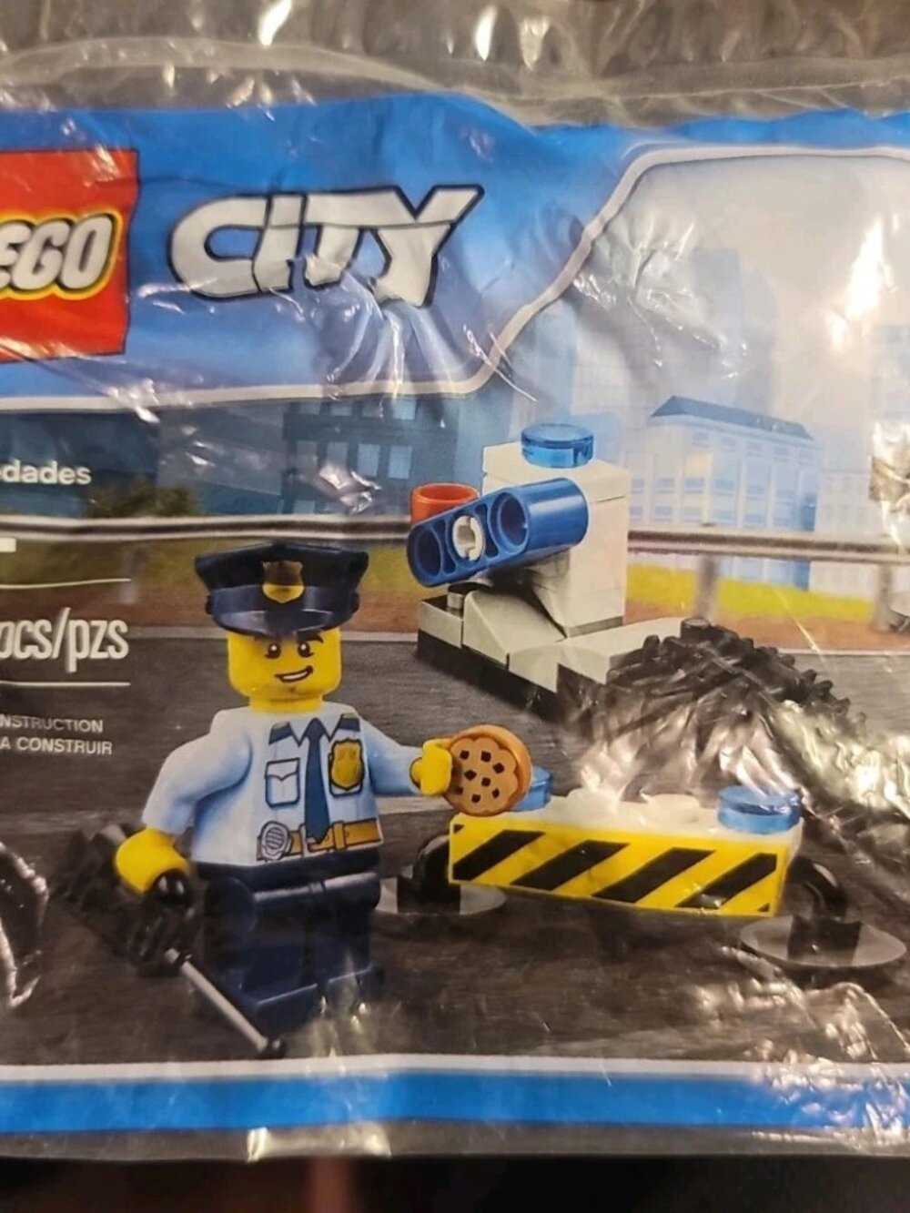 New & Sealed RETIRED LEGO CITY Polybag #6182882, Roadblock 48 Piece, 6+, 2017